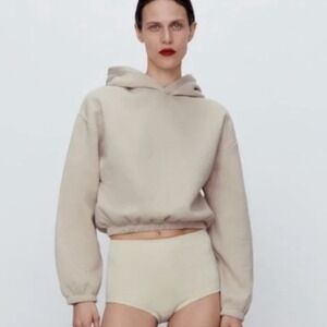 Zara Women's Cropped Hoodie — Size Large ✨